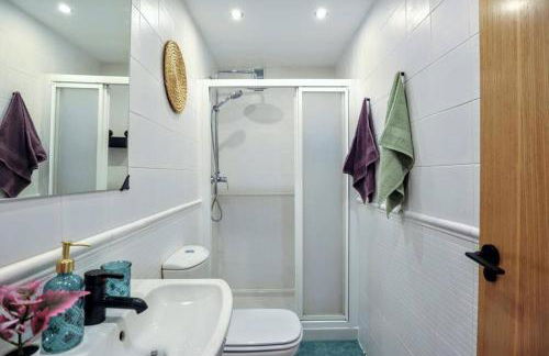 Blue Marine Home - Parking, Pool, AC, WiFi - Photo 22