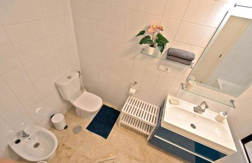 On Beach Deluxe Apartment with Pools and own Garden - Foto 17