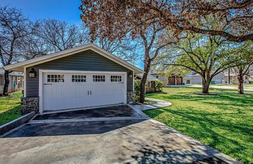 Lakefront Family Home for 12 w Picturesque Views & Patio - Foto 44