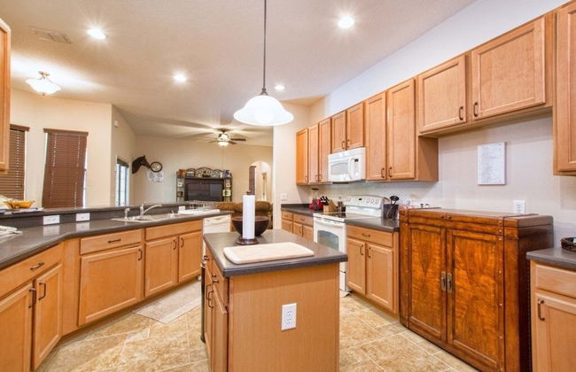 Private Oasis With Pool & Spa- 3400clr 4 Bedroom Home by RedAwning - Foto 10