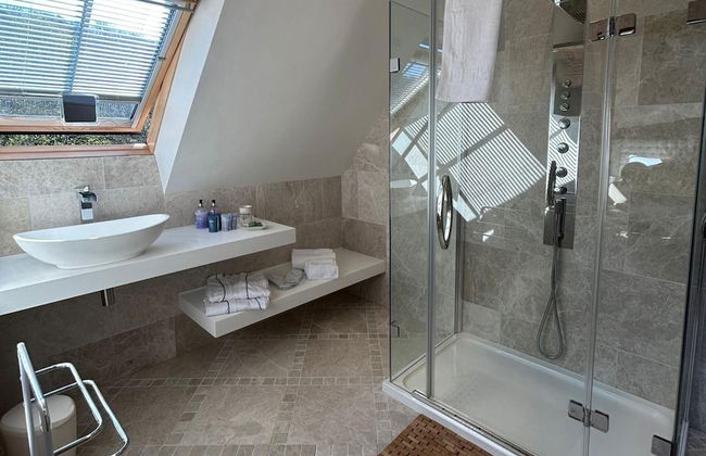 Charming En-suite Bedroom With Patio in St Aubin - Foto 6