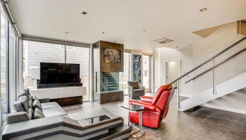 Road America Retreat Modern Villa with Garage! - Foto 2