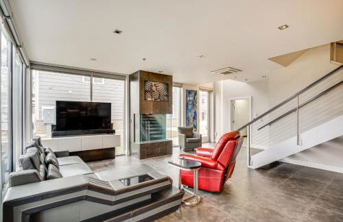 Road America Retreat Modern Villa with Garage! - Foto 2