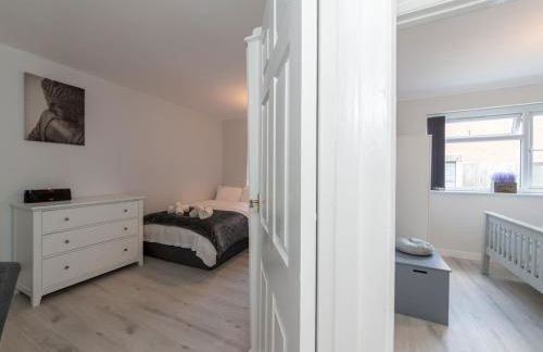 2BDR Peaceful Ground Floor Apartment Free Parking - Pass the Keys - Foto 21