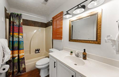 Locklyn's Loft | Views, Hot Tub, Game Room & MORE! - Foto 28