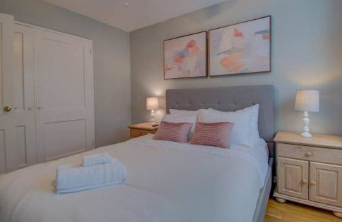 Book Now! 8-Min to Metro - King Bed- Old Town Central Retreat - Floyd's Freedom - - Foto 9