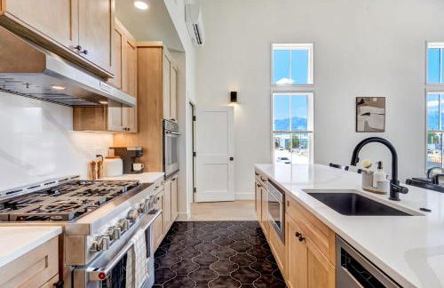 Whitewater Villa - 5BR Luxury Retreat with Hot Tub - Foto 21