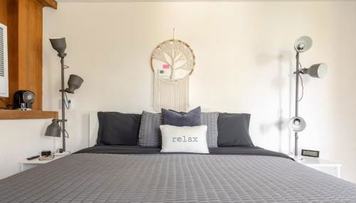 Modern 2 BR 2BA Biz Friendly Duplex with Fast Wi-Fi and Workspaces - Foto 4