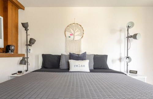 Modern 2 BR 2BA Biz Friendly Duplex with Fast Wi-Fi and Workspaces - Foto 4