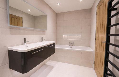 Black Barn Skye - Contemporary 3 bed / 4 bath home - Photo 5