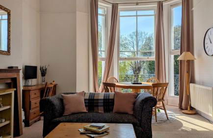 Period Suntrap Gem, Sea View 5 min to Sea and Station - Foto 1