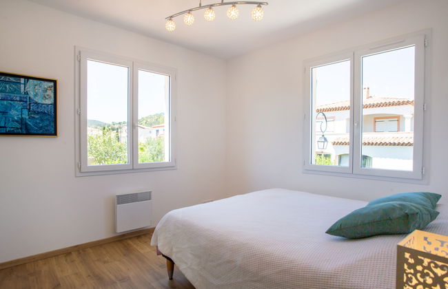 4 bedroom House in Bormes-les-Mimosas with private pool and garden - Photo 21