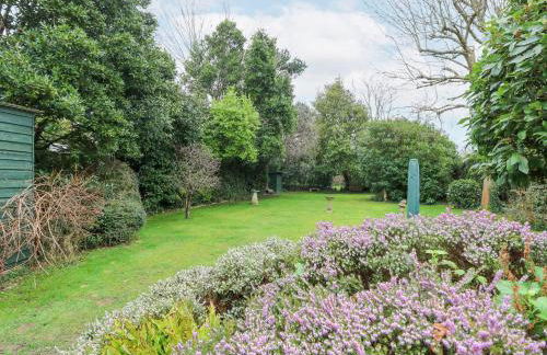 Framingham - Photo 33