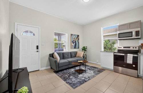 Stylish Home- Mins to St Josephs Hospital & DT - Foto 14