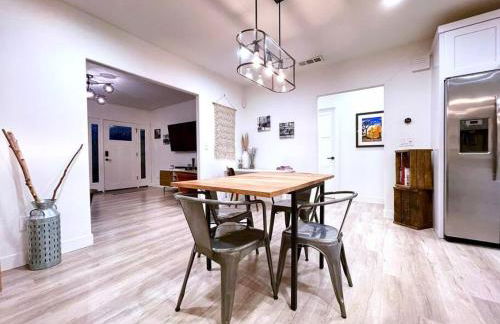 King Bed-Private Yard-Driveway Parking - Photo 14