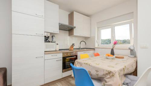 1 Bedroom Beautiful Apartment In Rogotin - Foto 5