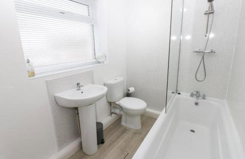 Holly House - Photo 20