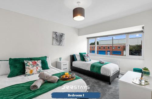 Tipton 3 Bedroom House Garden Sleeps 7 - JRR Stays - Foto 14