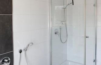 Lumen Homes - Design-Apartment nahe Audi und Altstadt, 3 Zimmer, über 100 m2, Balkon - Photo 16