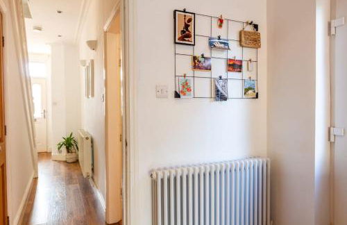 Charming Getaway - 3BR Home in the Heart of Chester - Photo 4