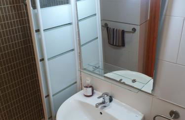 4H, Aire Acondic, 50m2, 1 dormitorio, 4 huéspedes, WIFI GRATIS - Foto 3