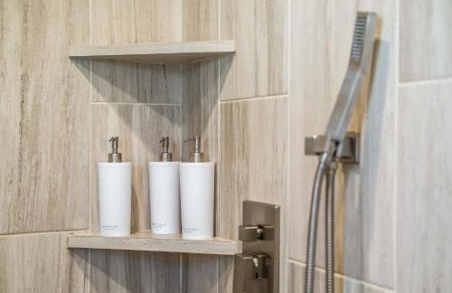 Timber & Tin H 2Bed 2Bath w Pool & Rooftop Deck - Foto 31