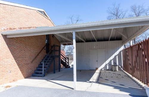 Charming 3BR Home With a Deck and Yard - Photo 20