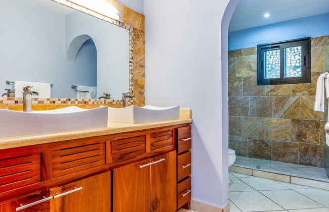 2-Bedroom Condo with Ocean View and Pool - Photo 16