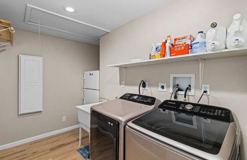 Imperial Porch Haven Cozy Fire Pit Fenced Yard - Foto 64