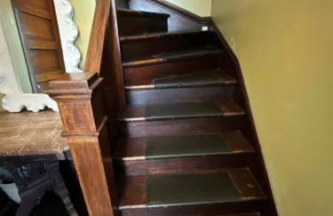 Irving Park updated vintage top unit 2-flat - Photo 16