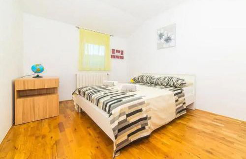 Idyllic Holiday Home With Private Pool, Sun Deck, and Organic Garden - Foto 43