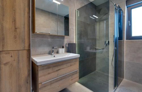 Villa Lavanda -semi-detached villa with a pool and a panoramic view, close to a sandy beach- by TRAVELER tourist agency Krk - Foto 33