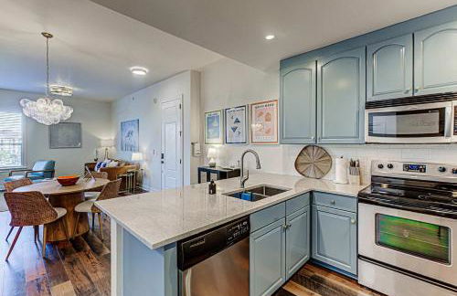 Waterfront Condo for 4 with Resort Pool & Lake View - Foto 24