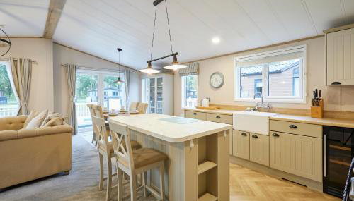 Waters Edge Lodge with Hot Tub - Foto 3