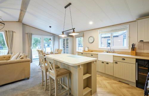 Waters Edge Lodge with Hot Tub - Foto 3