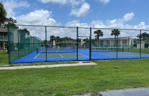 Beach access close to Walmart, Bowling,skating and Game room - Photo 66