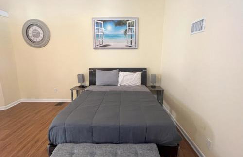 Spacious 3 Bedroom with Beautiful Backyard - Foto 20