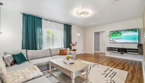 Tropical Retreat with Heated Pool & Firepit - Foto 2