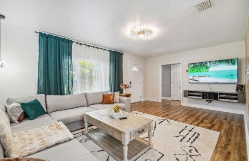 Tropical Retreat with Heated Pool & Firepit - Foto 2