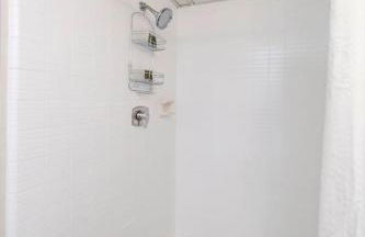 Two Condos on Music Row that Sleeps 14 with POOL and Parking - Foto 13