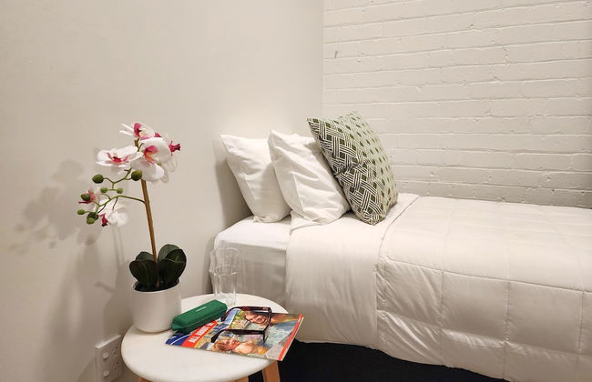 U Suites on Webb - Photo 9