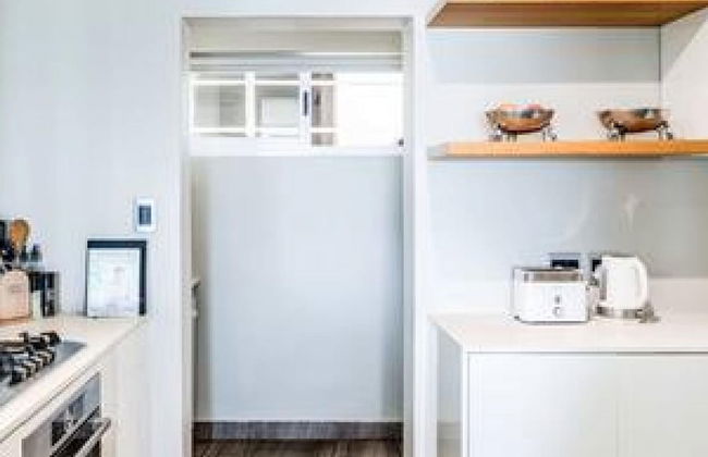 Camps Bay Holiday Apartment in Secure Complex With Private Pool and Parking Houghton Views - Foto 32