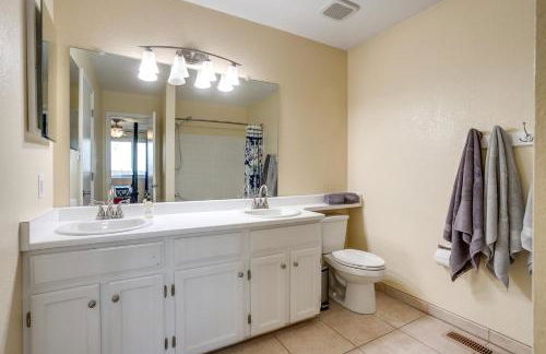 Grill, Fireplace and Fenced-In Yard Thornton Home! - Foto 14