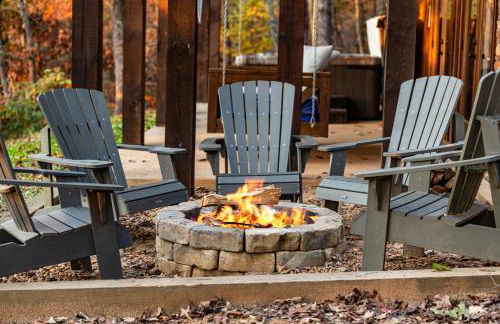 Chardonnay Chalet - Luxe Modern Chalet - Hot Tub, Wi-Fi, Fire Pit, Game Room, Amazing Deck - 15 min to Blue Ridge - Foto 56