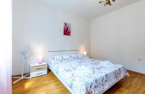 Three-Bedroom Holiday Home In Neoric - Photo 34