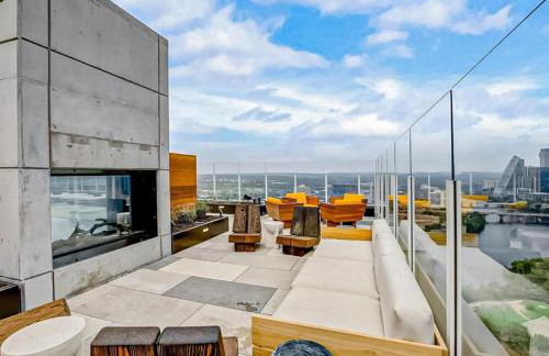 Modern Downtown Condo - Rooftop pool - Top Amenities - Foto 26