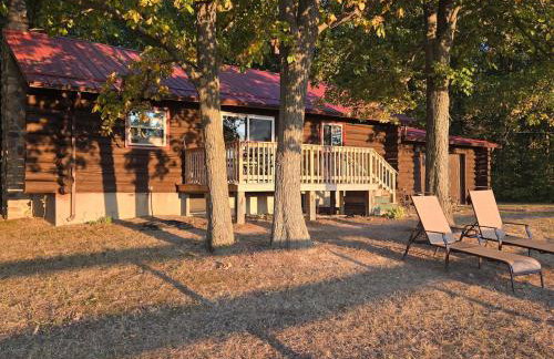 Charming Country Cabin- Cozy, Scenic View, HOT TUB, near CMAC - Foto 1