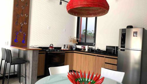 Casa linda, ótima localização, 2 vagas de garagem - Foto 4