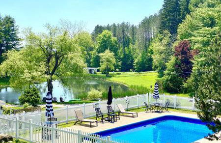 The Manor-Stunning Modern Farmhouse with Hot Tub - Foto 9