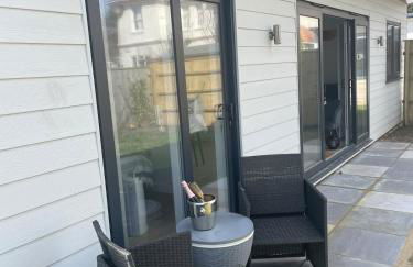 Villa Maria Southbourne - 2 Mins to Beach - Coastal - Dog-Friendly - Modern Luxury - Large Private Garden - Private Access - Parking - Foto 7